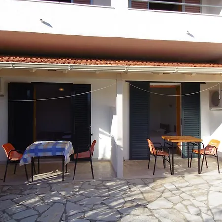 Elli - Nikos Apartment Ipsos